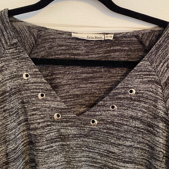 Asymmetrical Top-XL - Picture 2 of 10